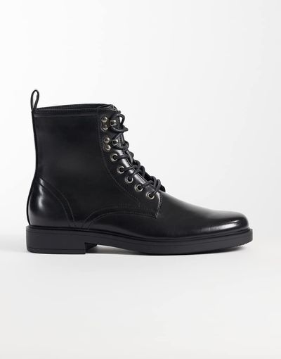 ASOS DESIGN ASOS DESIGN lace up boots with ski hooks in black