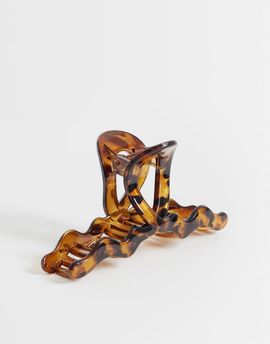 ASOS DESIGN ASOS DESIGN large hair claw with wiggle design in brown resin tortoise-Multi