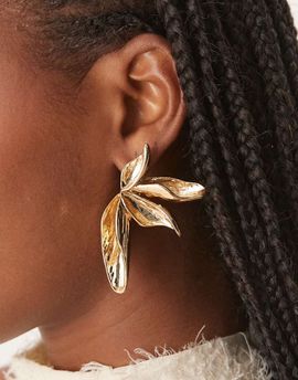 ASOS DESIGN ASOS DESIGN large stud half-petal earrings in gold tone