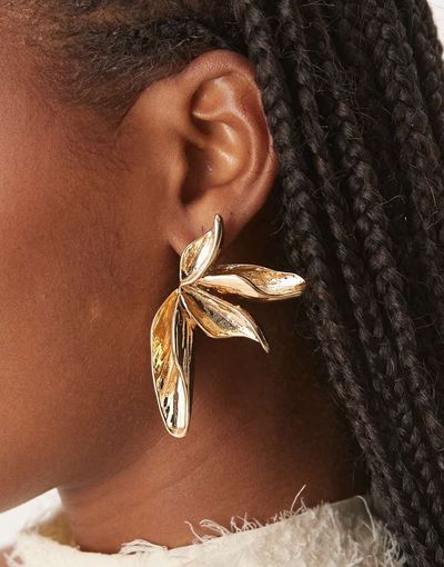 ASOS DESIGN ASOS DESIGN large stud half-petal earrings in gold tone