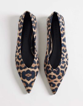 ASOS DESIGN ASOS DESIGN Lari pointed ballet flats in leopard-Multi
