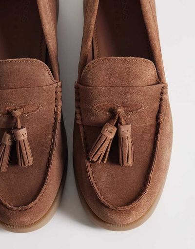 ASOS DESIGN ASOS DESIGN loafers in tan suede with tassel detailing and gum soles-Brown