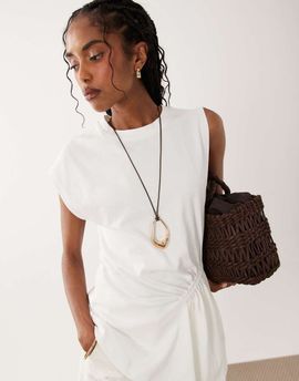 ASOS DESIGN ASOS DESIGN long corded necklace with abstract pendant in gold