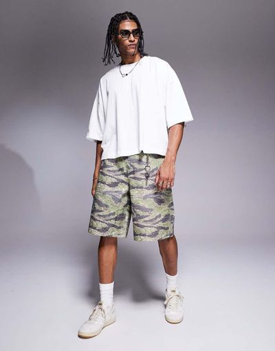 ASOS DESIGN ASOS DESIGN long length shorts with carpenter detailing in camo-Multi