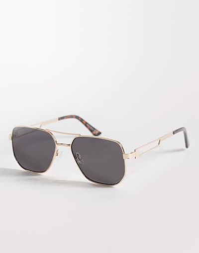 ASOS DESIGN ASOS DESIGN metal aviator sunglasses in gold tone with smoke lenses-Silver