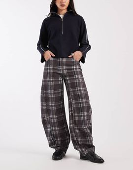 ASOS DESIGN ASOS DESIGN mid rise barrel jeans in plaid print-Multi