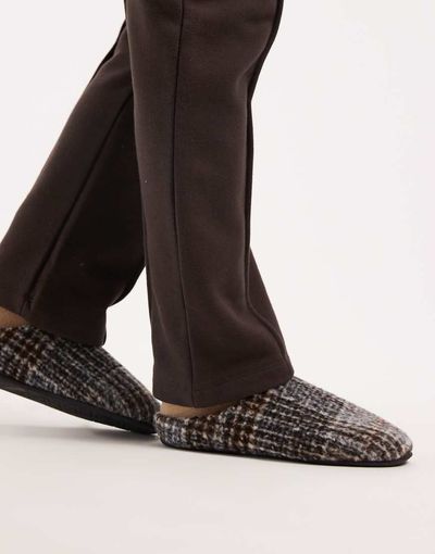 ASOS DESIGN ASOS DESIGN mule slippers in brushed plaid with fleece lining-Multi