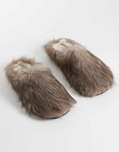 ASOS DESIGN ASOS DESIGN mule slippers in light brown faux fur