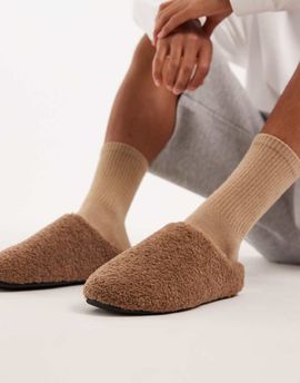 ASOS DESIGN ASOS DESIGN mule slippers in tan borg-Brown