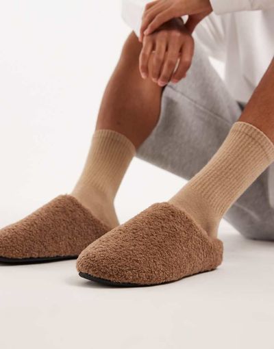 ASOS DESIGN ASOS DESIGN mule slippers in tan borg-Brown