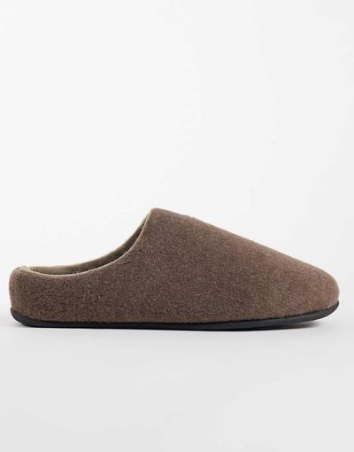 ASOS DESIGN ASOS DESIGN mule slippers on chocolate felt-Brown