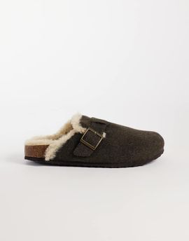 ASOS DESIGN ASOS DESIGN mules with buckle detail and faux shearling lining in brown felt