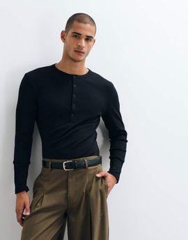 ASOS DESIGN ASOS DESIGN muscle fit long sleeve henley t-shirt in black smart rib