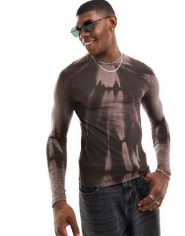 ASOS DESIGN ASOS DESIGN muscle fit long sleeve T-shirt in washed brown