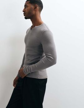 ASOS DESIGN ASOS DESIGN muscle fit long sleeve t-shirt with notch neck in gray rib