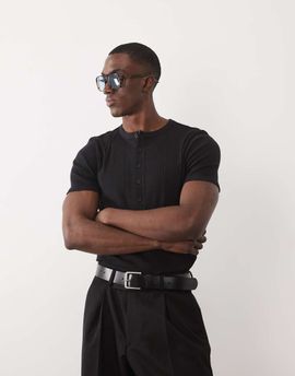ASOS DESIGN ASOS DESIGN muscle fit T-shirt with henley neck in black smart rib