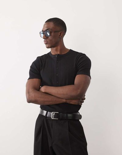 ASOS DESIGN ASOS DESIGN muscle fit T-shirt with henley neck in black smart rib