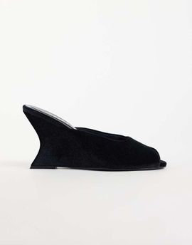ASOS DESIGN ASOS DESIGN Navigate peep toe wedges in black velvet