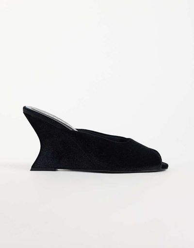 ASOS DESIGN ASOS DESIGN Navigate peep toe wedges in black velvet