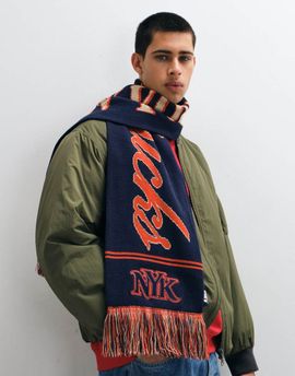 ASOS DESIGN ASOS DESIGN NBA New York Knicks scarf in navy-Blue