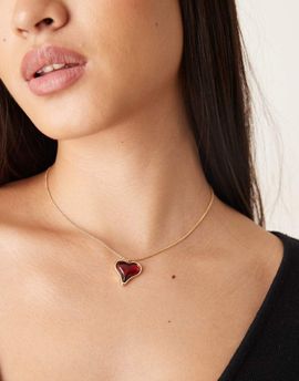 ASOS DESIGN ASOS DESIGN necklace with heart pendant in gold tone
