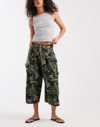 ASOS DESIGN ASOS DESIGN oversized bermuda shorts in camo-Green