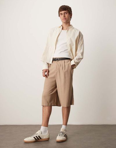ASOS DESIGN ASOS DESIGN oversized bermuda shorts with pleat details in sage-Green