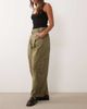 ASOS DESIGN ASOS DESIGN panel barrel trouser with side cinch in dark khaki-Green - 2