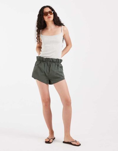 ASOS DESIGN ASOS DESIGN paper bag cargo shorts in khaki-Green