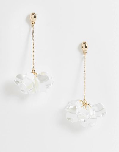 ASOS DESIGN ASOS DESIGN pendant earrings with ivory flower pendants in gold tone - IVORY-WHITE