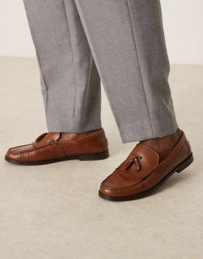 ASOS DESIGN ASOS DESIGN penny loafers with tassels in tan leather-Brown