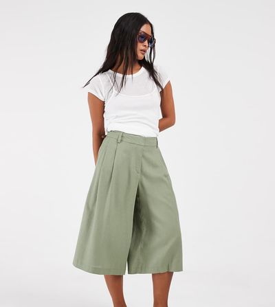 ASOS DESIGN ASOS DESIGN Petite Tailored high waist culottes with linen in khaki-Green