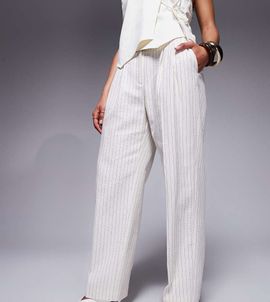 ASOS DESIGN ASOS DESIGN Petite tailored straight leg pants with pleat detail in cream stripe-Multi