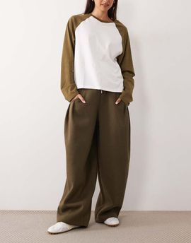 ASOS DESIGN ASOS DESIGN pleat detail barrel leg sweatpants in khaki-Green