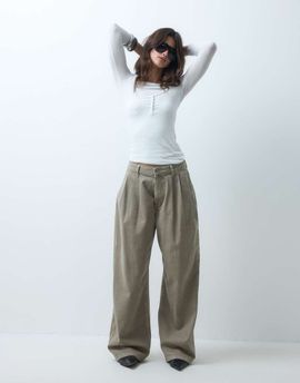 ASOS DESIGN ASOS DESIGN pleat front horseshoe jeans in stone-Brown