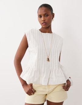 ASOS DESIGN ASOS DESIGN pleat front sleeveless top in cream-White