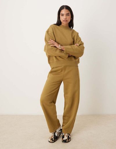 ASOS DESIGN ASOS DESIGN premium heavyweight 500gsm seamed barrel leg sweatpants in biscuit-Neutral