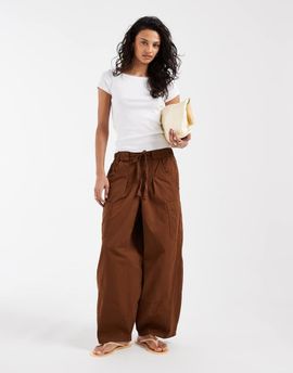 ASOS DESIGN ASOS DESIGN pull on barrel pants in chocolate-Brown