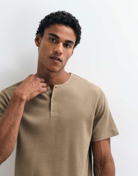 ASOS DESIGN ASOS DESIGN regular fit T-shirt with henley in brown waffle