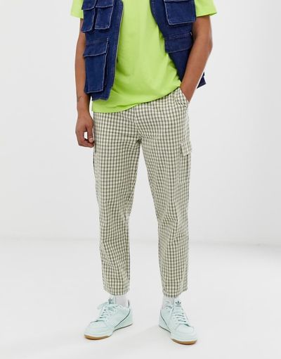 ASOS DESIGN ASOS DESIGN relaxed cargo trousers in seersucker check-Green