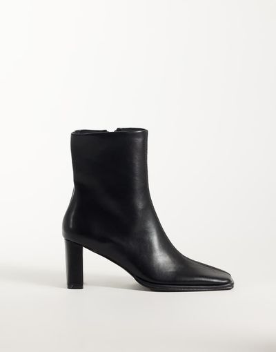 ASOS DESIGN ASOS DESIGN Romeo square toe heeled ankle boots in black