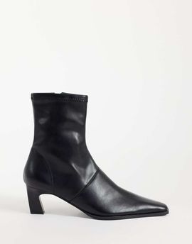 ASOS DESIGN ASOS DESIGN Rudy chisel toe heeled sock boots in black
