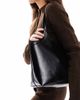 ASOS DESIGN ASOS DESIGN scoop arm tote bag in black - 4
