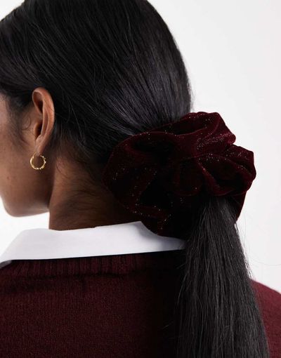 ASOS DESIGN ASOS DESIGN scrunchie in glitter burgundy velvet-Red