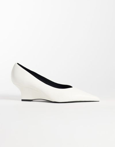 ASOS DESIGN ASOS DESIGN Shakira wedge full pumps in white