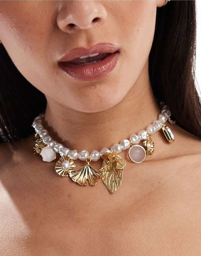 ASOS DESIGN ASOS DESIGN short necklace with faux pearl and charm detail-Gold