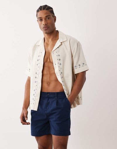 ASOS DESIGN ASOS DESIGN shorter length shorts in navy with pleat