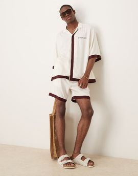 ASOS DESIGN ASOS DESIGN shorts in mid length with border print in beige - part of a set-Neutral