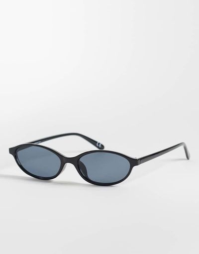 ASOS DESIGN ASOS DESIGN slim oval sunglasses in shiny black with grad smoke lens