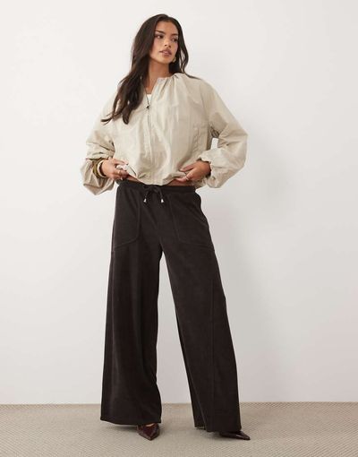 ASOS DESIGN ASOS DESIGN soft cord wide leg trouser in chocolate-Brown